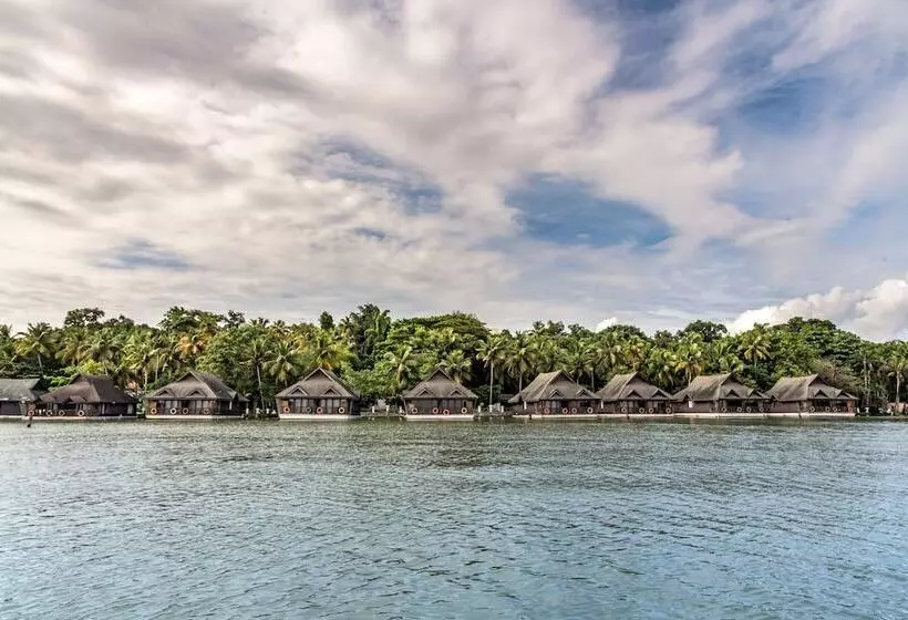 ホテル Club Mahindra Ashtamudi