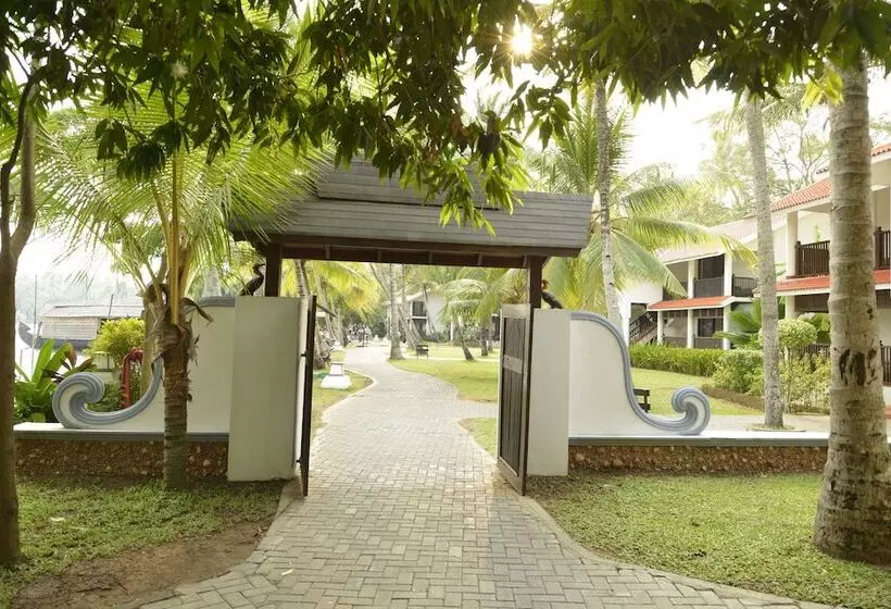 ホテル Club Mahindra Ashtamudi