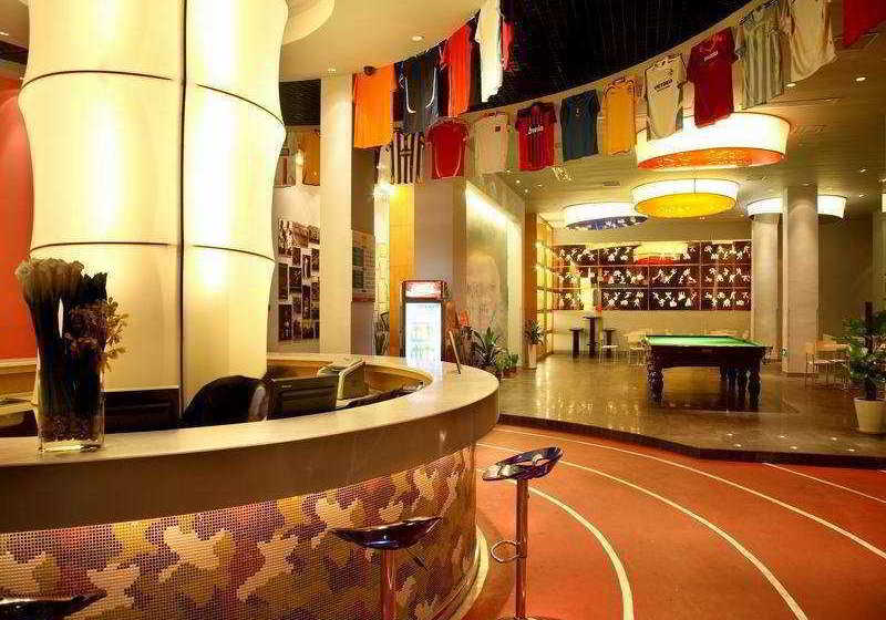 Отель Elan Inn East Station