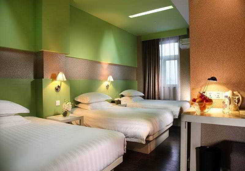 Отель Elan Inn East Station