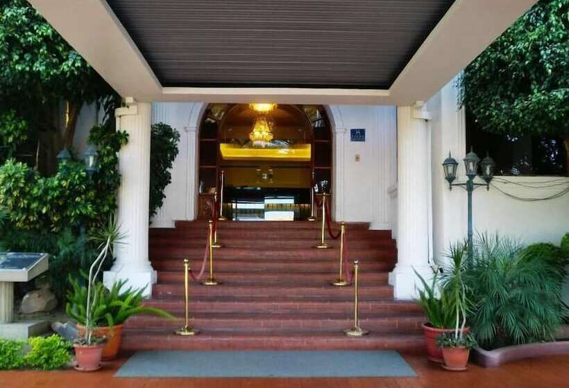 Avanti Hotel & Convention Center