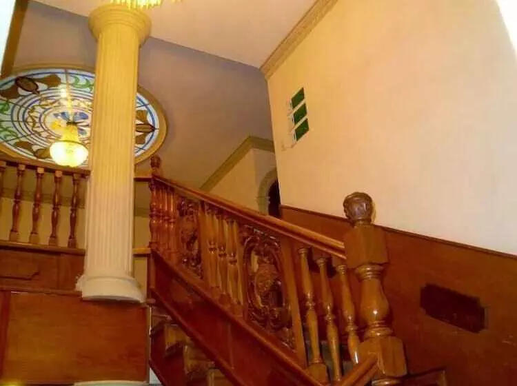 Avanti Hotel & Convention Center