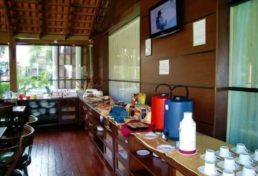 Avanti Hotel & Convention Center