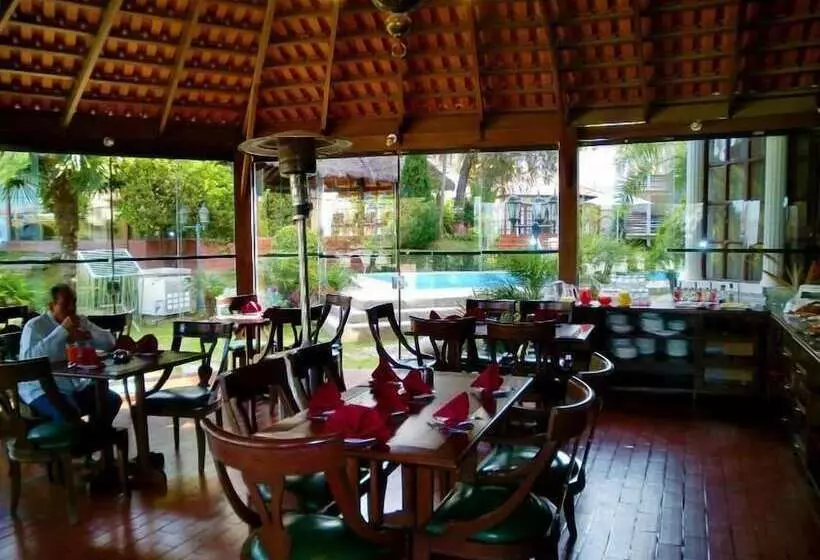 Avanti Hotel & Convention Center