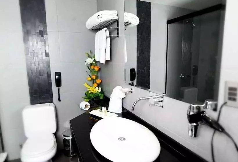 Avanti Hotel & Convention Center