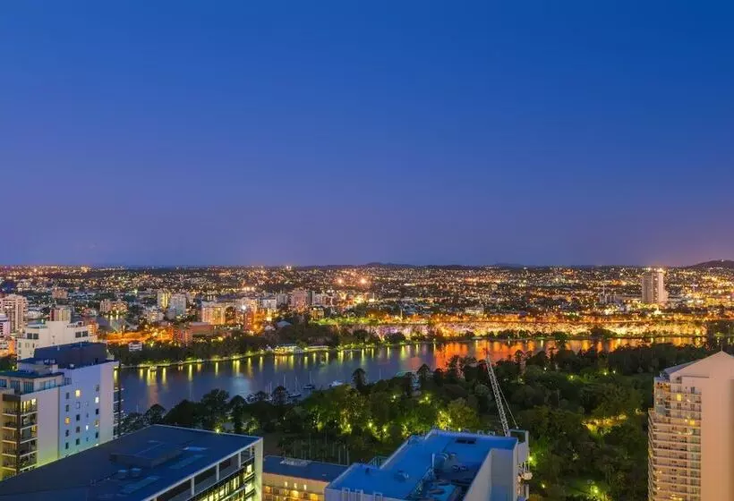 Отель Mantra On Mary