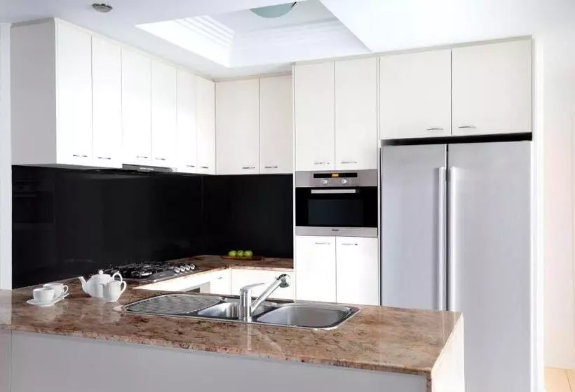 Отель Mantra On Mary