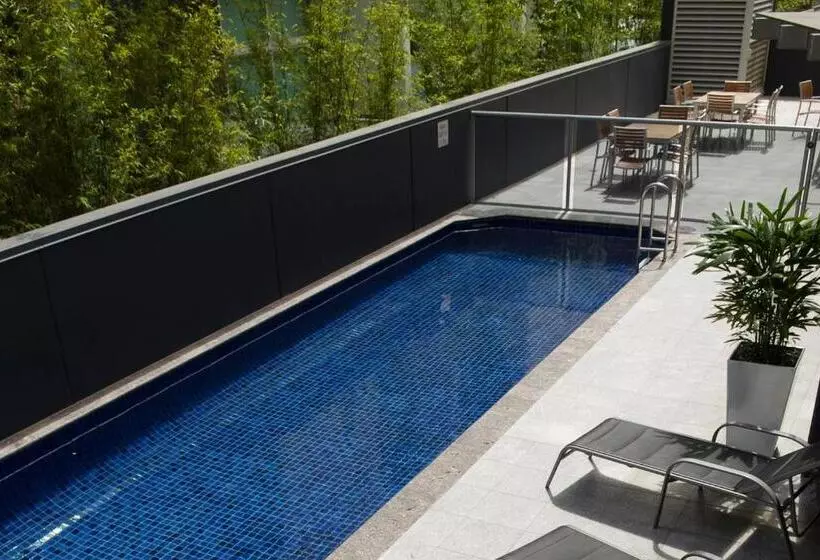 Отель Mantra On Mary