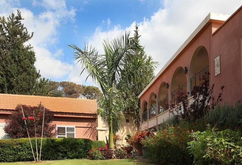 Hotelli Shaar Hagolan Kibbutz Country Lodging
