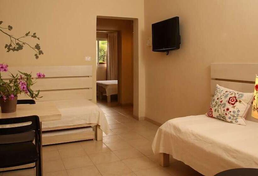 Hotelli Shaar Hagolan Kibbutz Country Lodging