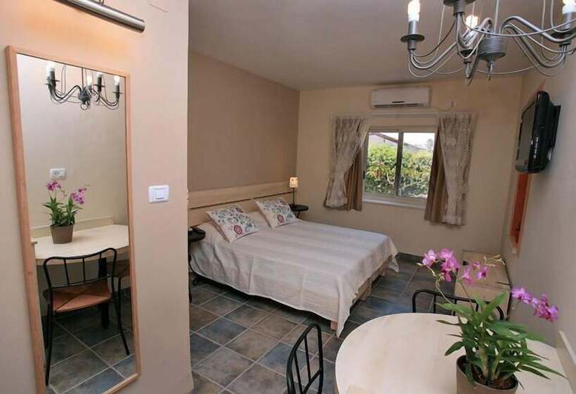 Hotelli Shaar Hagolan Kibbutz Country Lodging