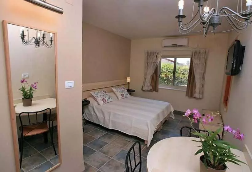 Hotelli Shaar Hagolan Kibbutz Country Lodging