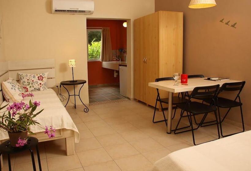 Hotelli Shaar Hagolan Kibbutz Country Lodging