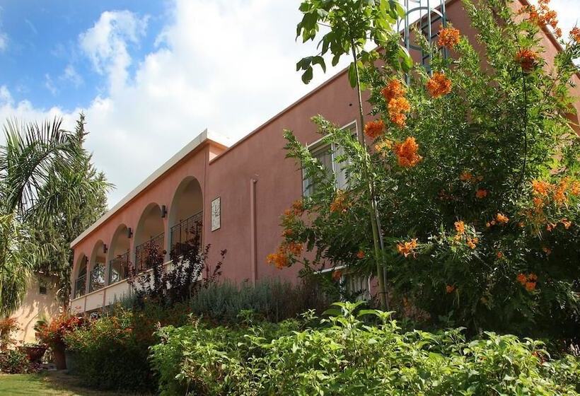 Hotelli Shaar Hagolan Kibbutz Country Lodging