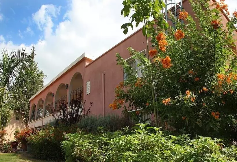 Hotelli Shaar Hagolan Kibbutz Country Lodging