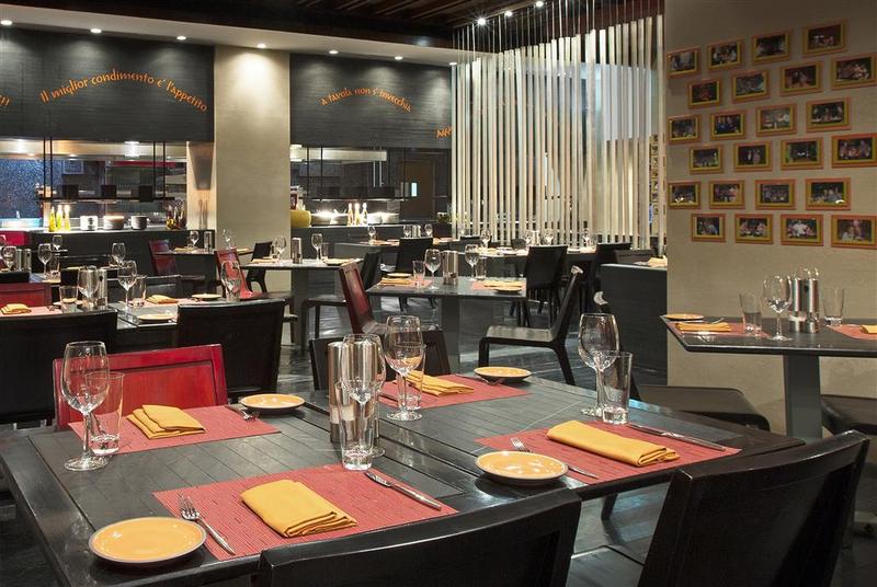 בית מלון כפרי The Westin Hyderabad Mindspace