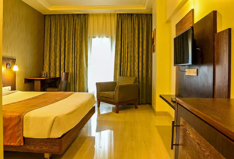 Отель Tourist International