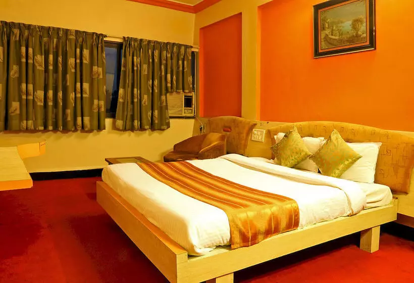 Отель Tourist International