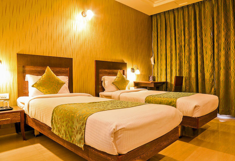 Отель Tourist International