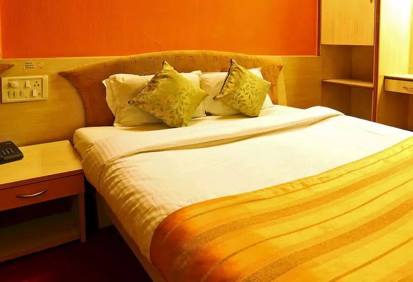 Отель Tourist International