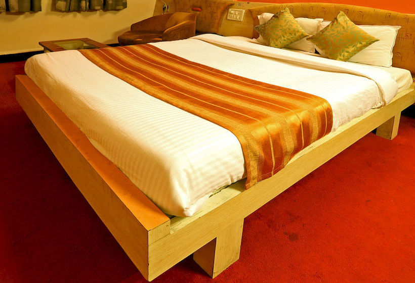 Отель Tourist International