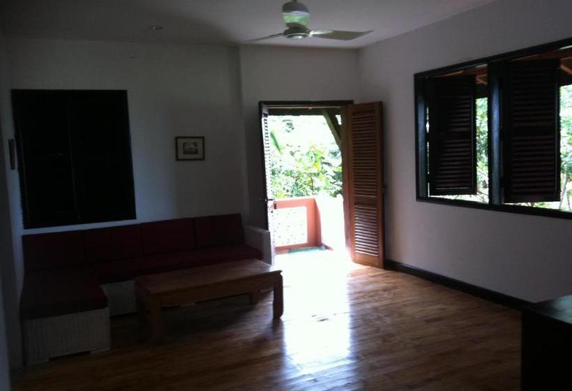 אתר נופש Port Hedonia