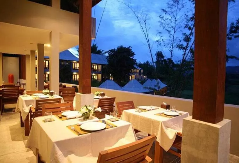 Yoma Hotel, Pai