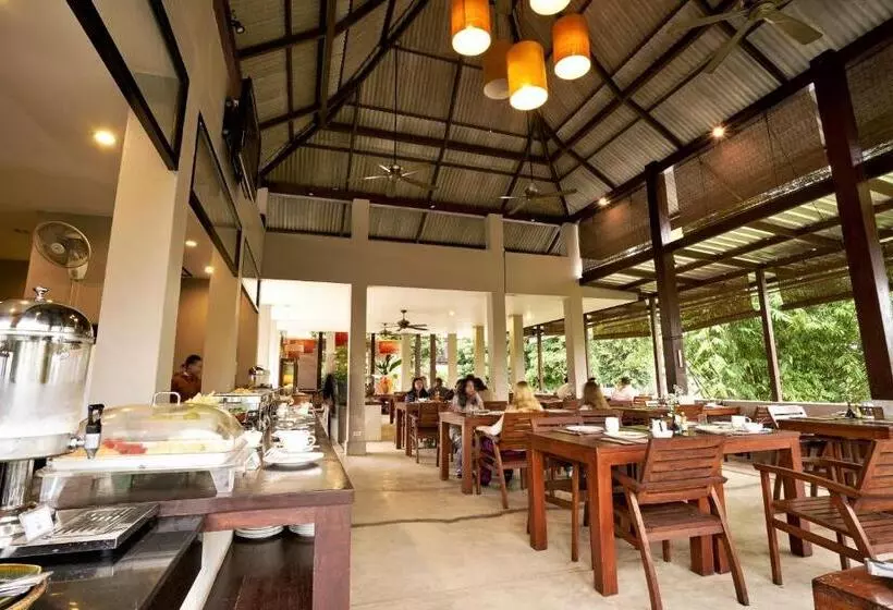 Yoma Hotel, Pai