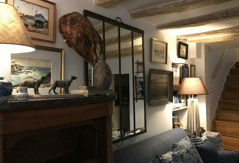 مبيت وإفطار Fontevraud Maison De Ville Bnb