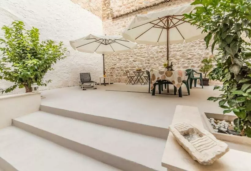 Carlentini House B&b
