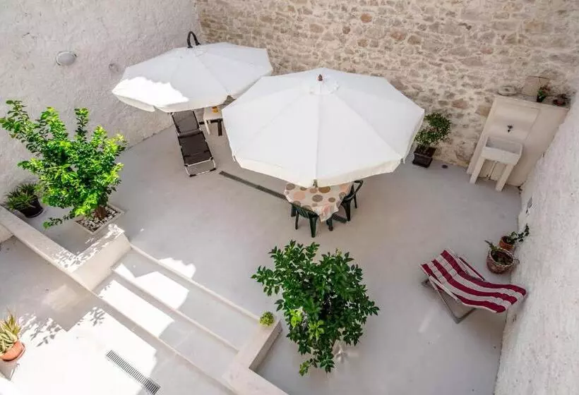 Carlentini House B&b