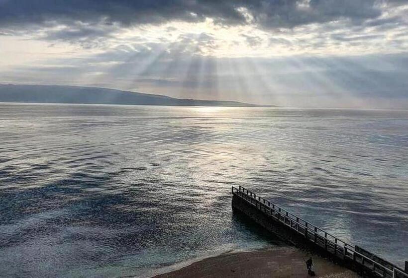 Wuthering Heights Bed & Breakfast By The Sea