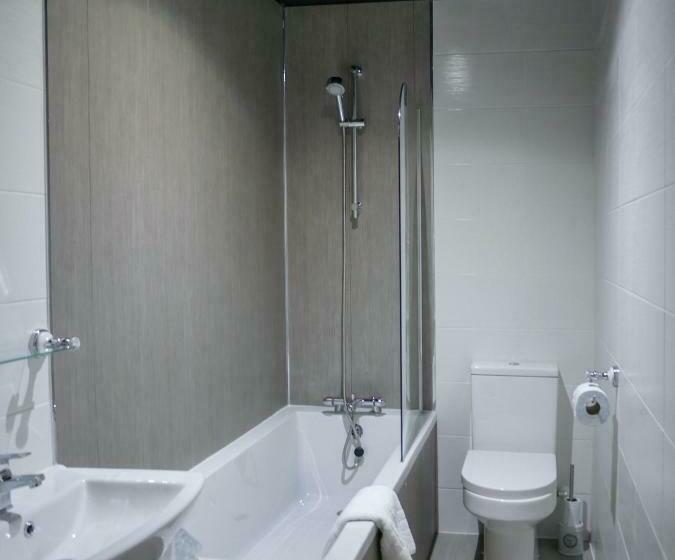 הוסטל Crown & Anchor Inn