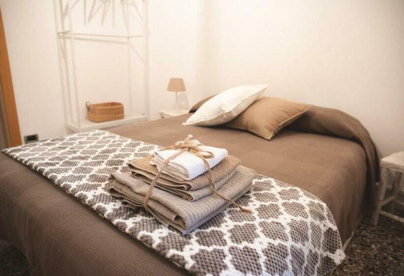 تختخواب و صبحانه Accogliente Casa Livorno