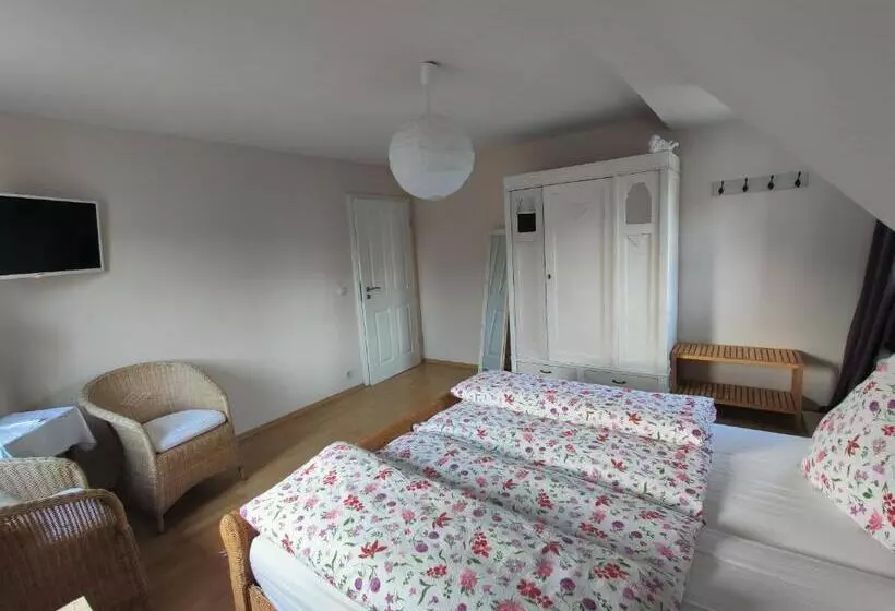 Aamiaismajoitus (B&B) Gästehaus Voyage