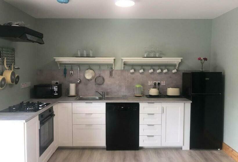 تختخواب و صبحانه Kate S Rest