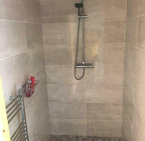 تختخواب و صبحانه Kate S Rest