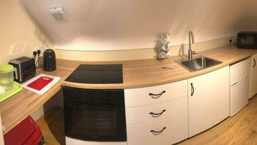 تختخواب و صبحانه Kate S Rest