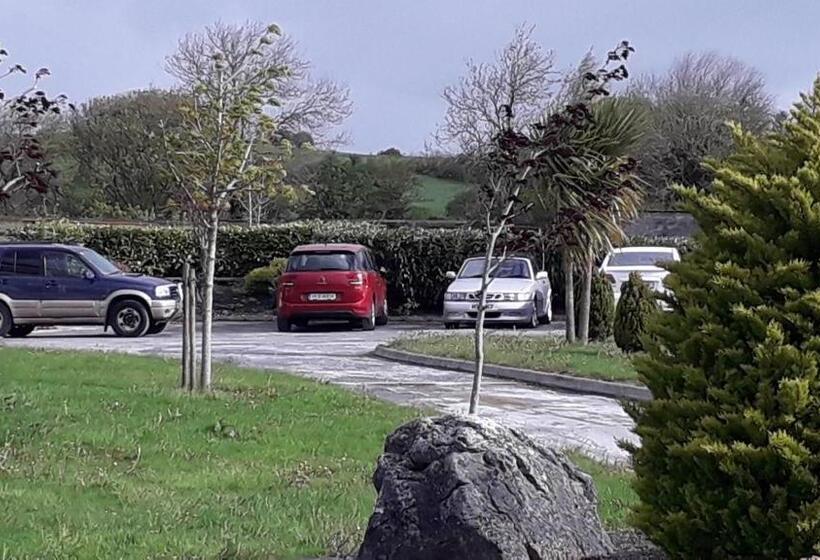 تختخواب و صبحانه Kate S Rest