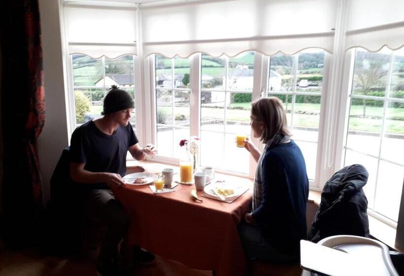 تختخواب و صبحانه Kate S Rest