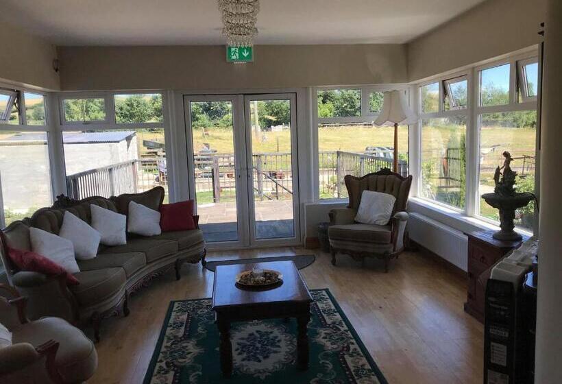 تختخواب و صبحانه Kate S Rest