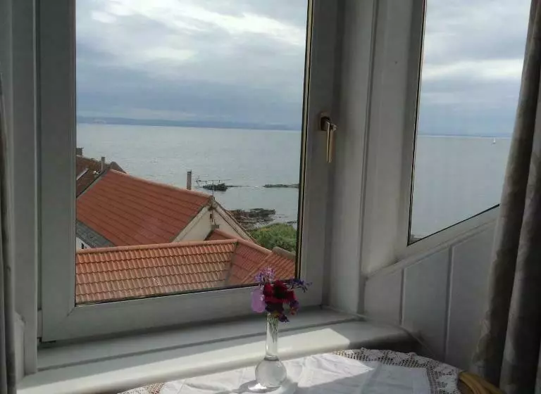 B&b At 37