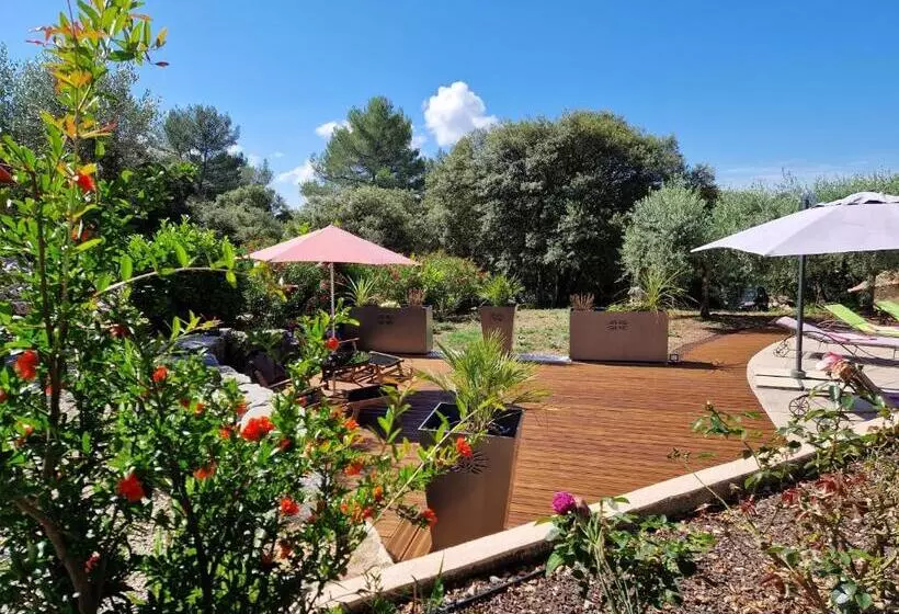 ベッドアンドブレックファースト Le Petit Coin De Paradis