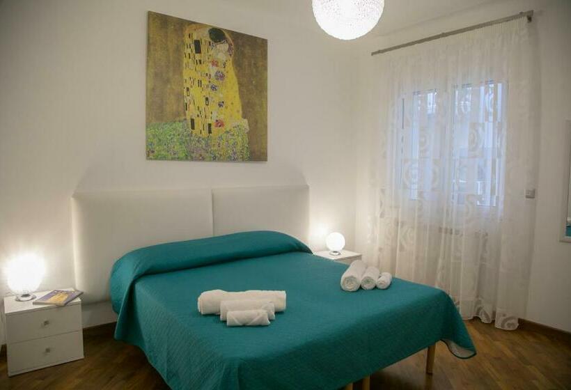 تختخواب و صبحانه Luna D Arte