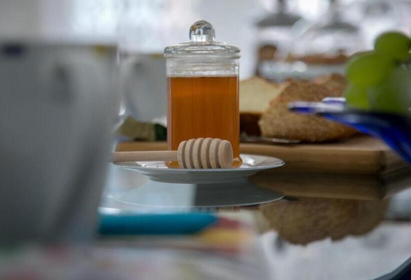 تختخواب و صبحانه Luna D Arte