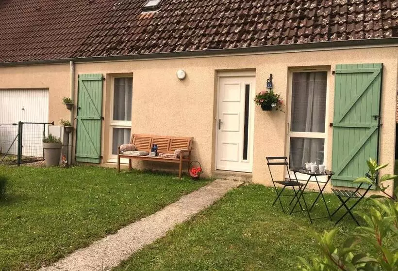 Aamiaismajoitus (B&B) Maison De La Loue