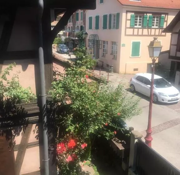 ベッドアンドブレックファースト Au Merlenchanteur