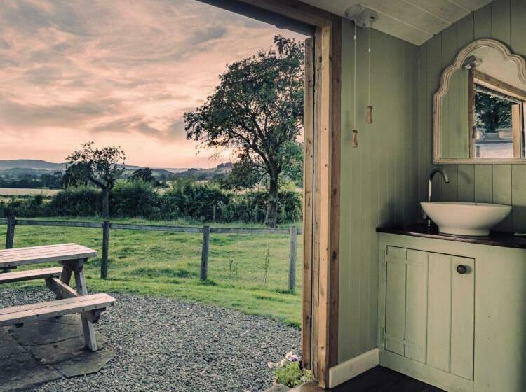 Hotel Ludlow Vintage Airstream