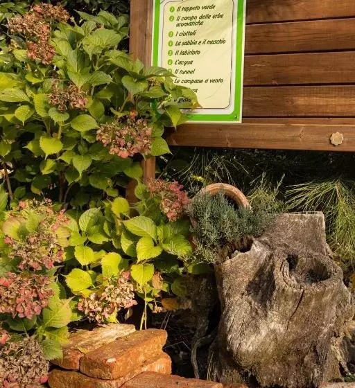 ベッドアンドブレックファースト Eco Resort Parco Botanico Fiorlago