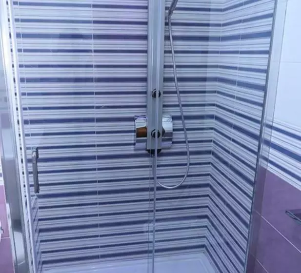 تختخواب و صبحانه Policlinico Happy Home